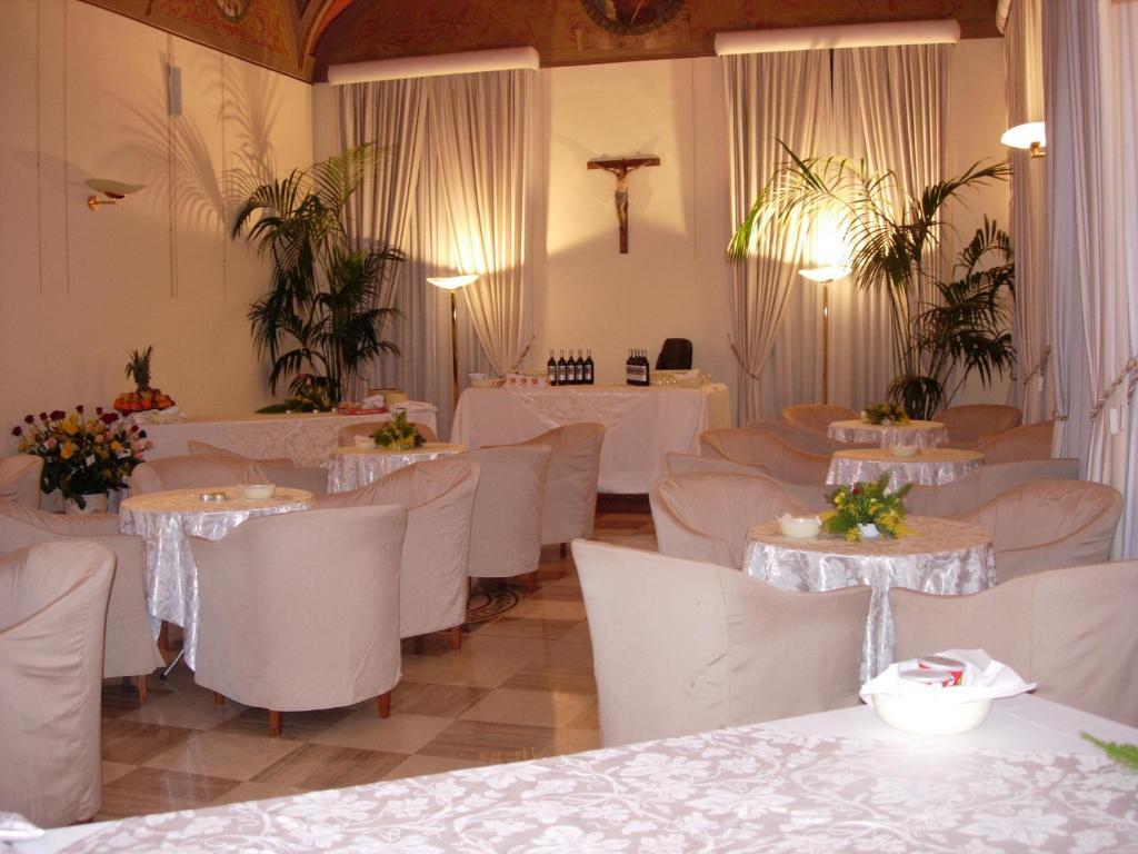 ホテル Domus Carmelitana ローマ エクステリア 写真