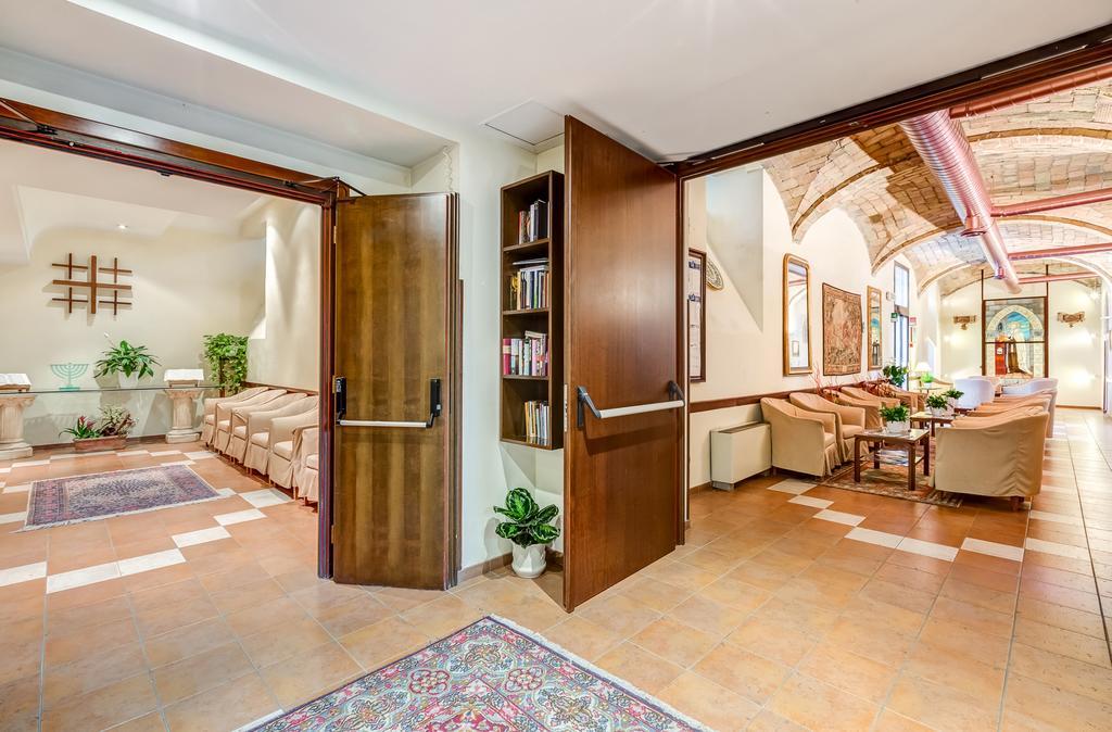 ホテル Domus Carmelitana ローマ エクステリア 写真