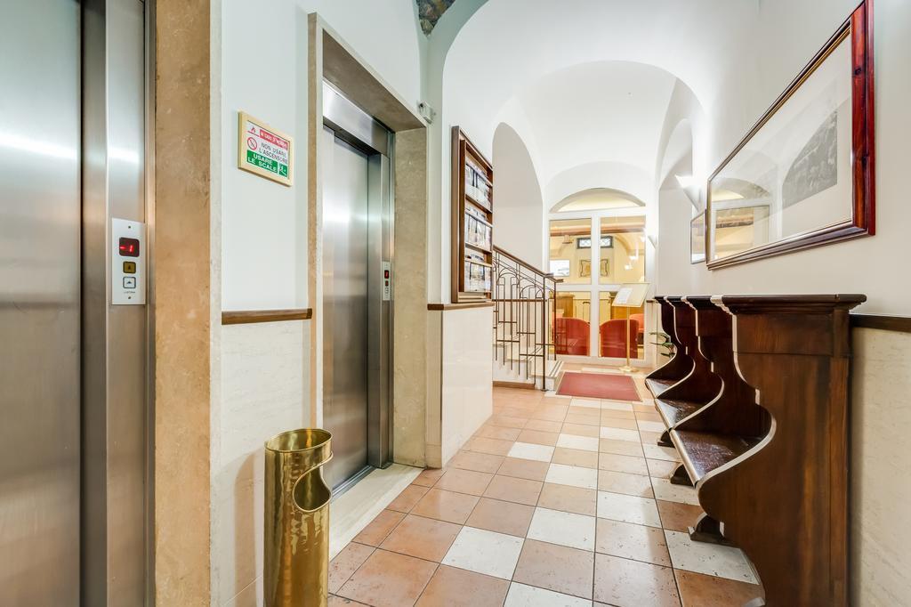 ホテル Domus Carmelitana ローマ エクステリア 写真